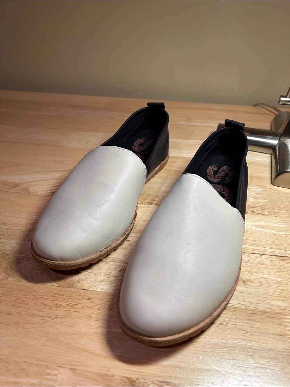 NWOB Sorel Ella Women’s 11 Slip On Flats Black Off White Leather Color Block NEW